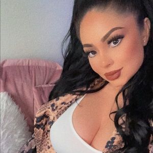 Meet your Posher, Thalía